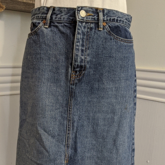 **SOLD**GAP Jean Skirt - Picture 2 of 3